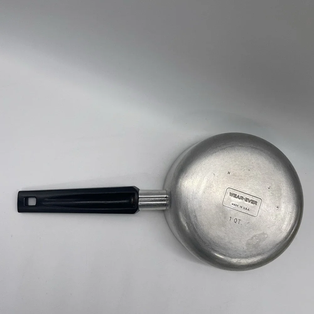 Vintage Wear-Ever 1qt Sauce Pan With Lid Aluminum Non-Stick‎ Black Handle USA